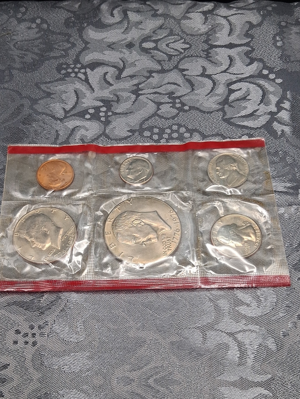 US Mint Uncirculated Coin Set-3 Bicentennial & 3 Dated 1975.